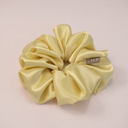 Chouchou en satin surdimensionné - baby yellow